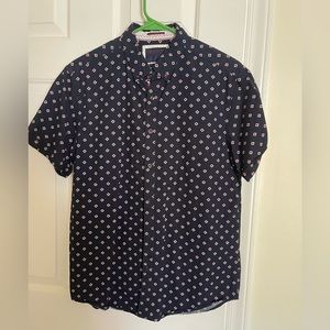 Short sleeve button down